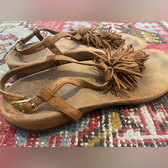 Vionic Leather Fringe Sandals (10M) - Picture 3 of 8